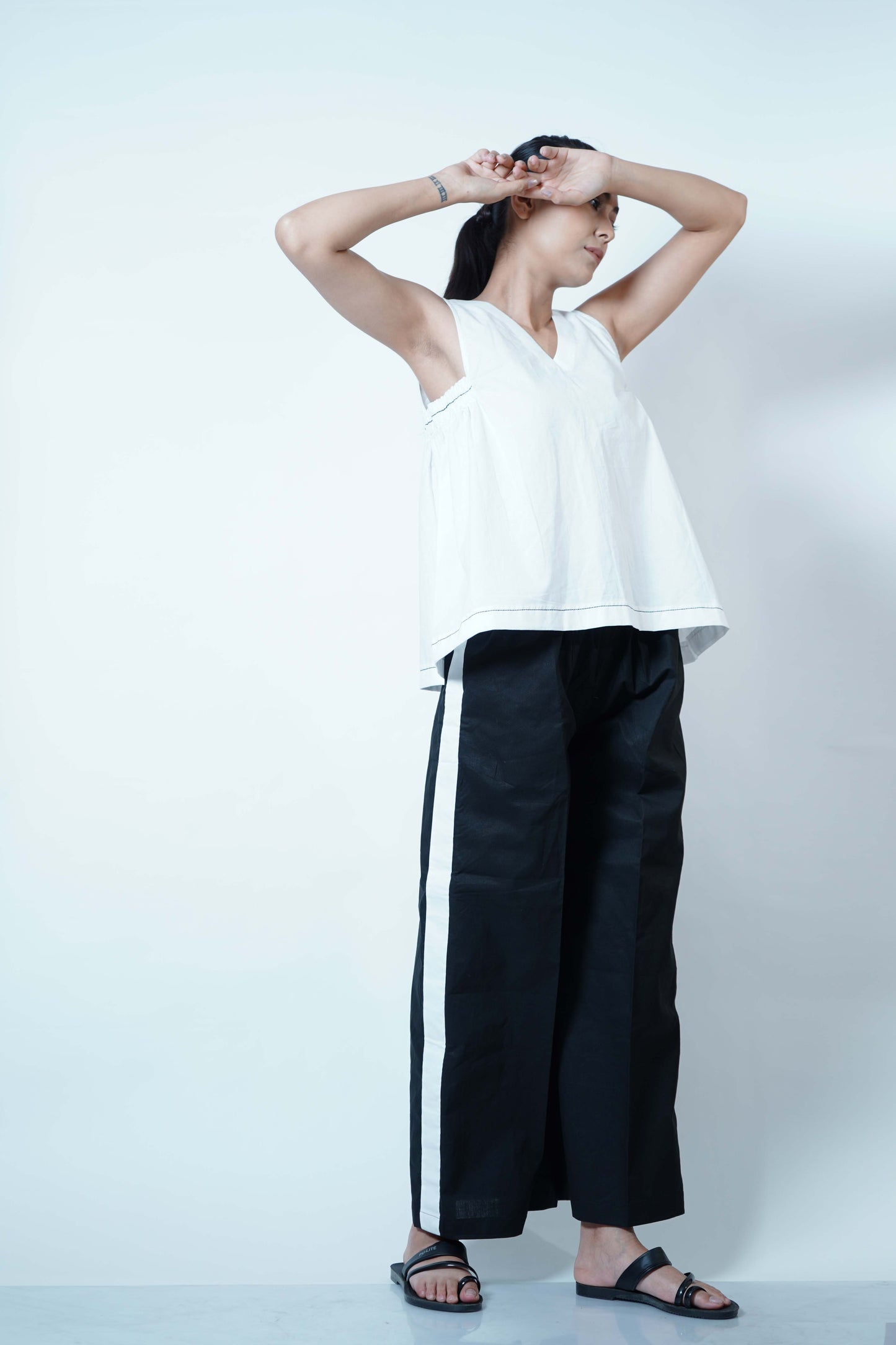 V NECK SIDE DETAIL TOP-WHITE