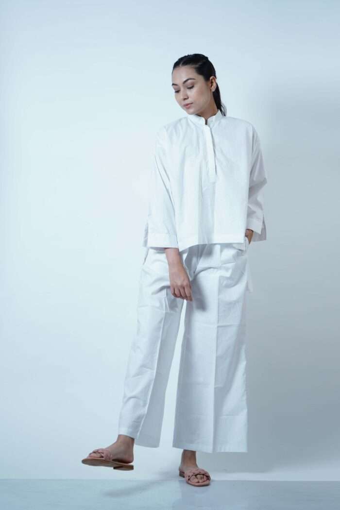 BACK PLEAT TOP WITH SIDE DETAIL- WHITE