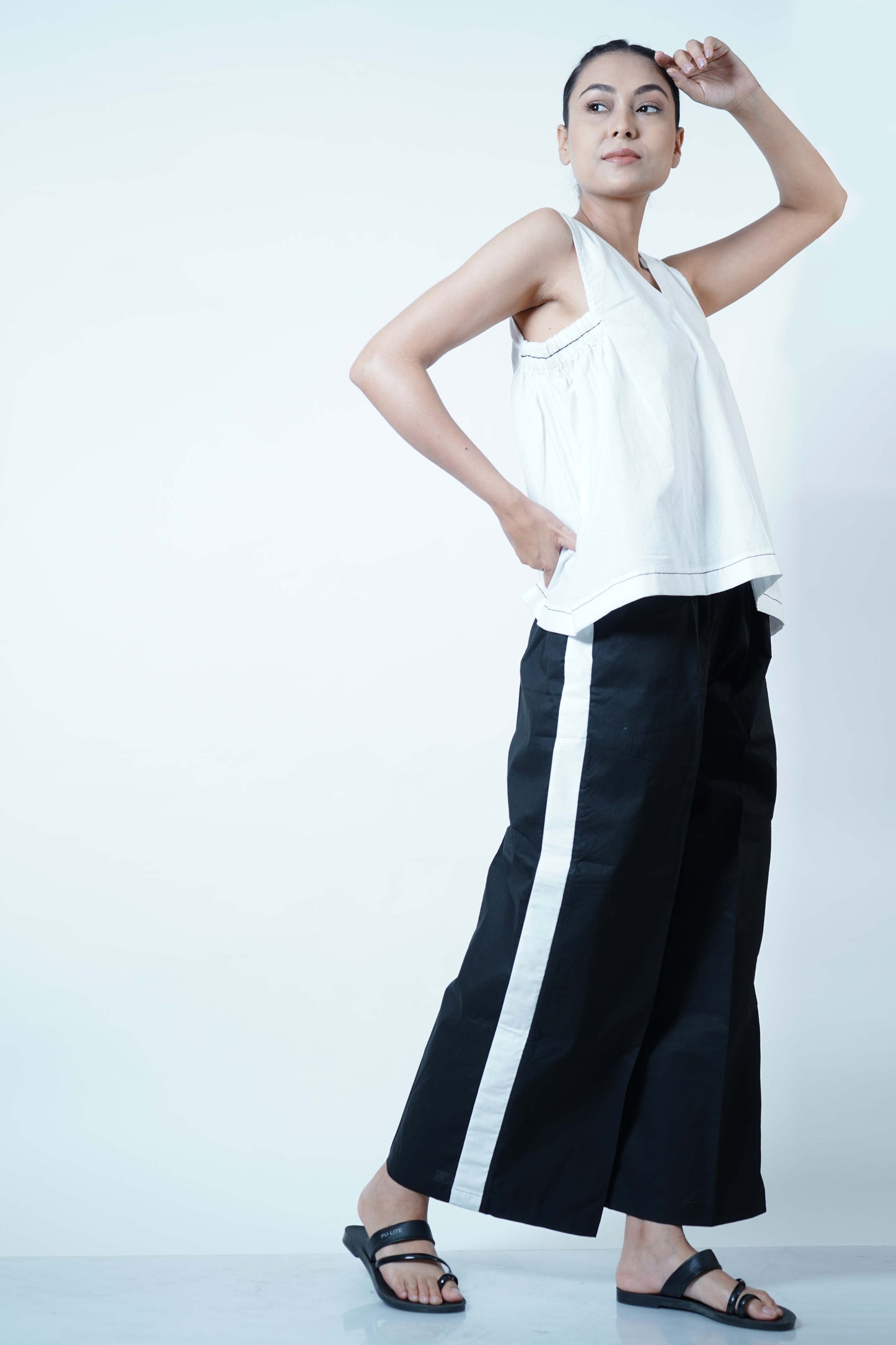 V NECK SIDE DETAIL TOP-WHITE