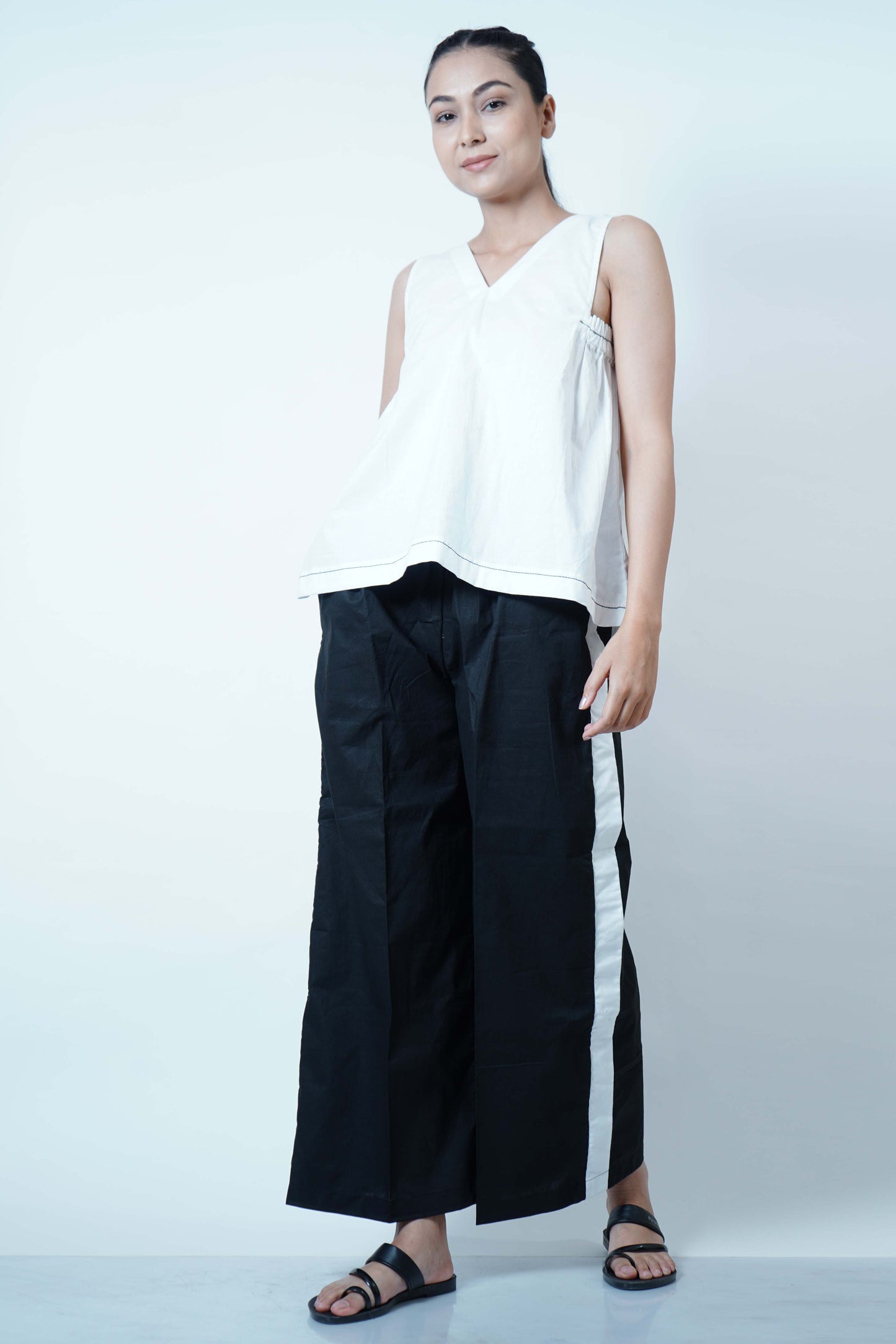 V NECK SIDE DETAIL TOP-WHITE